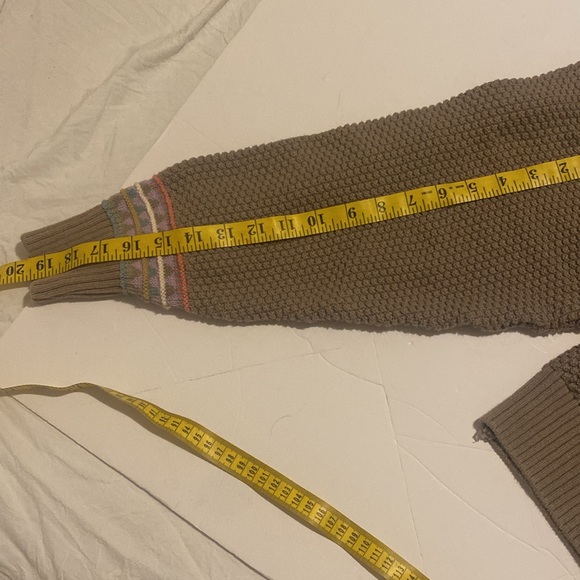 Vintage London Fog V neck cable knit sweater - Picture 9 of 9